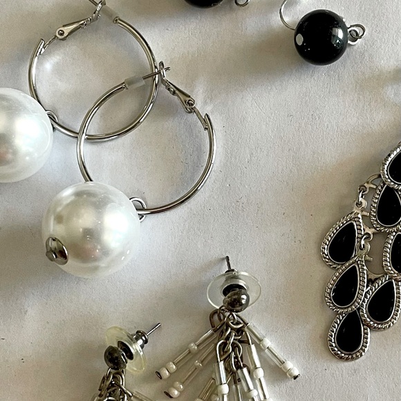 NWOT Lot of Four Pairs of Black and White and Silver Earrings - Picture 3 of 8